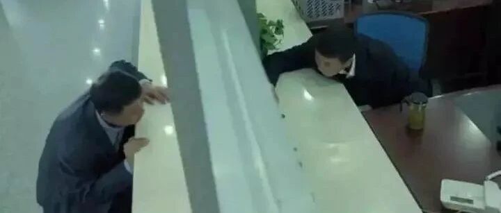 学生吐槽：为什么大学里管行政的老师很多都脸难看？